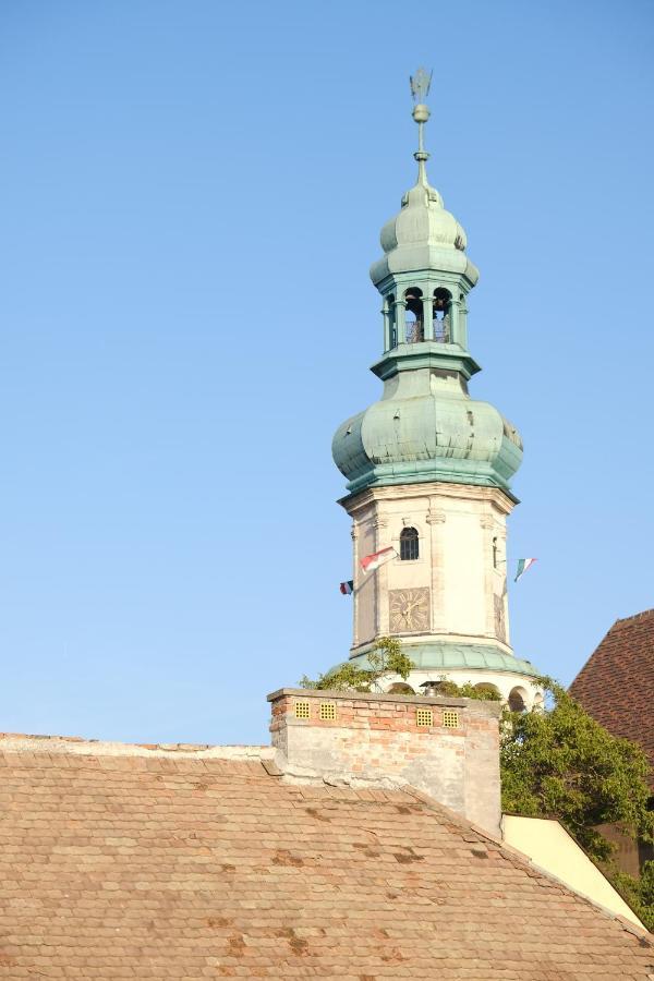 Varfal-Lak Apartman Sopron Esterno foto